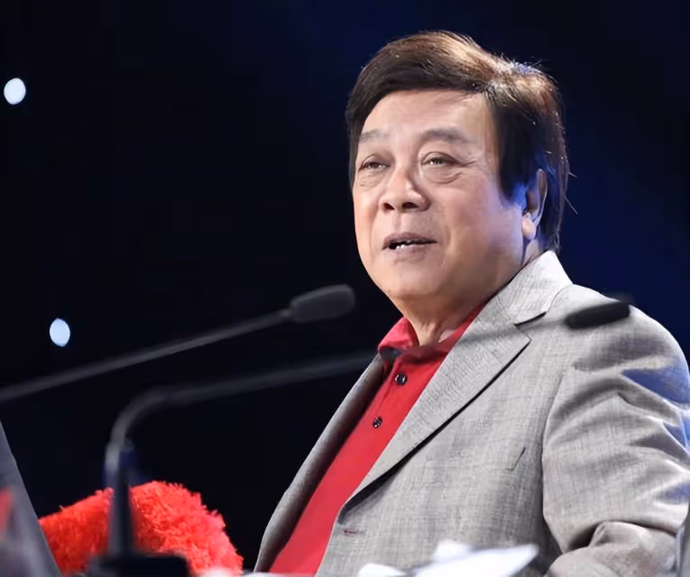 2019年趙忠祥大腿疙瘩刺痛,一查已是癌症晚期,短短兩月奪去生命