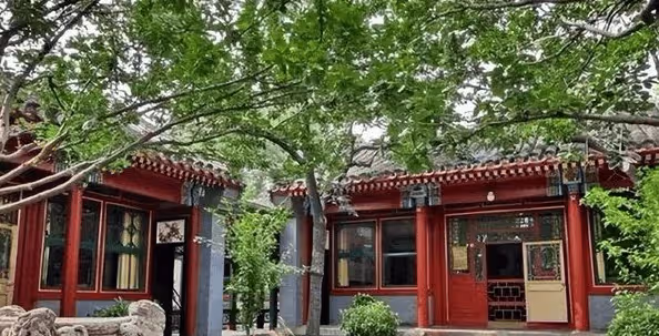 李晨現狀：北京豪宅獨自住，至今不會點外賣，前任女友全錯付