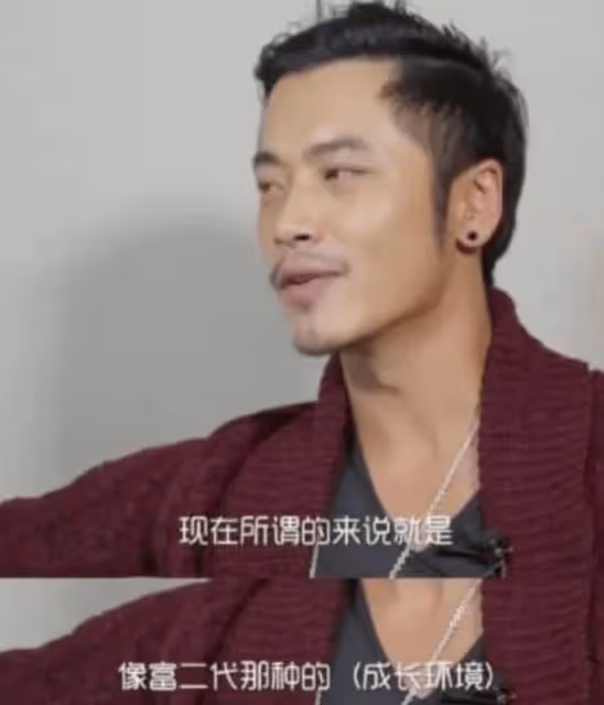 父親是央視名嘴,岳母是影后,他卻跑了20年龍套,40歲在家當奶爸