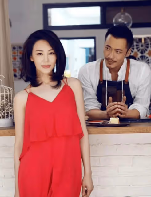 父親是央視名嘴，岳母是影后，他卻跑了20年龍套，40歲在家當奶爸