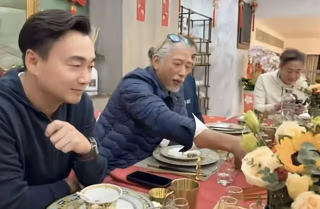 香港知名男星越老越帥,鬍鬚頭髮全白,身材健碩荷爾蒙爆棚