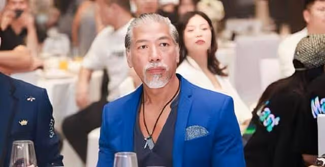 香港知名男星越老越帥,鬍鬚頭髮全白,身材健碩荷爾蒙爆棚