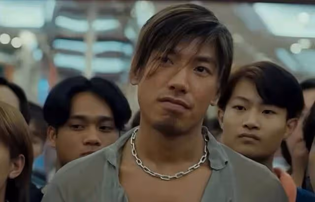 香港知名男星越老越帥,鬍鬚頭髮全白,身材健碩荷爾蒙爆棚
