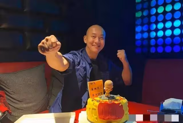 TVB「御用惡人」單手抱女耍劍,網友表示危險,他則認為是修心