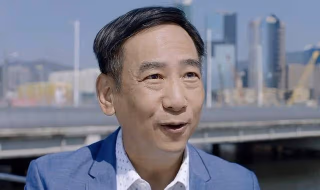 香港知名老戲骨四處走穴賺錢,TVB工資低無法養家,至今無房無車