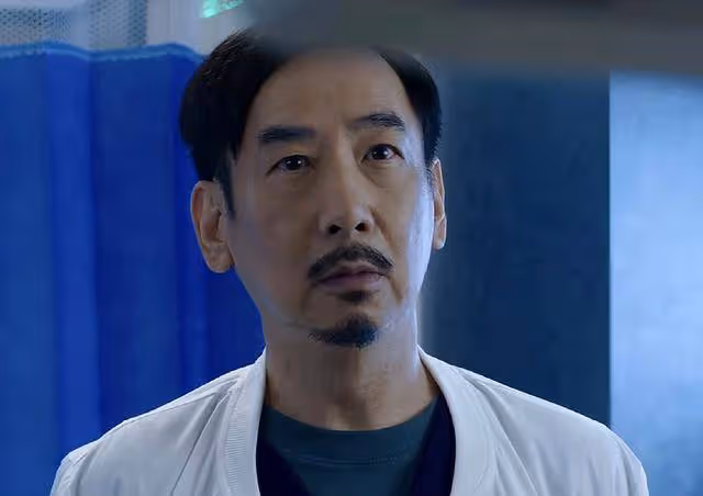 香港知名老戲骨四處走穴賺錢,TVB工資低無法養家,至今無房無車