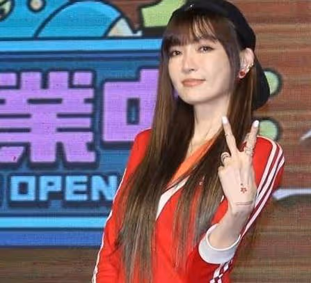 50歲謝金燕承認未婚生子,寫歌暗示小孩沒父親,忍受恥笑和歧視