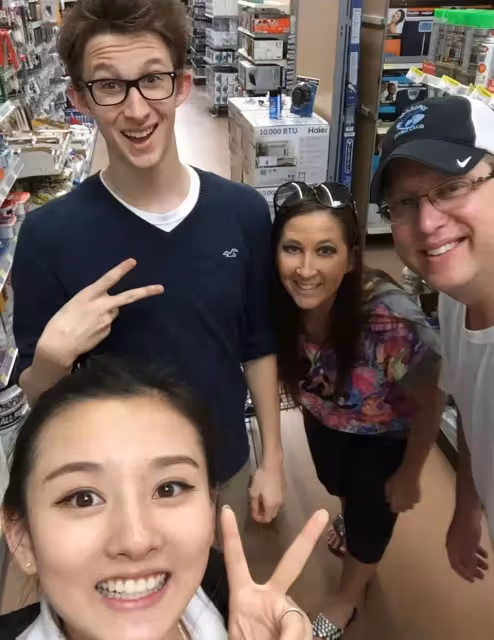 宋祖兒被曝與外國男子親密合照！工作室稱對方是昔日寄宿家庭弟弟