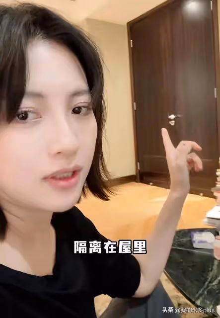 包貝爾老婆孕5個月陽了,戴3層口罩怕傳染孩子,不能吃藥難受哭了