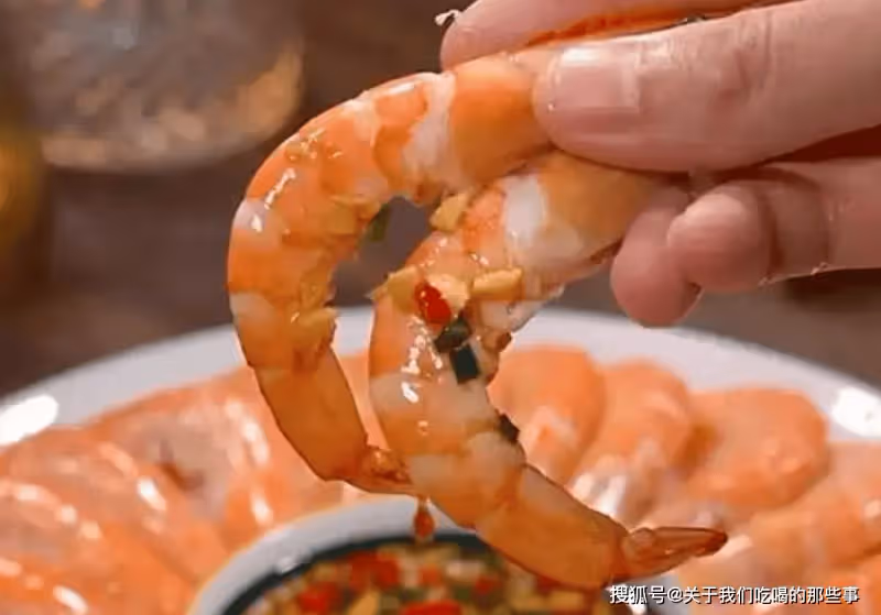 水煮蝦,開水下鍋還是冷水下鍋?教你正確做法,蝦肉鮮美Q彈不腥