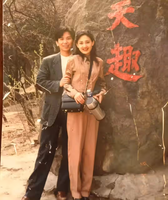 牛莉曬與丈夫合照,親自闢謠離婚,老戲骨也炒作?還被質疑整容