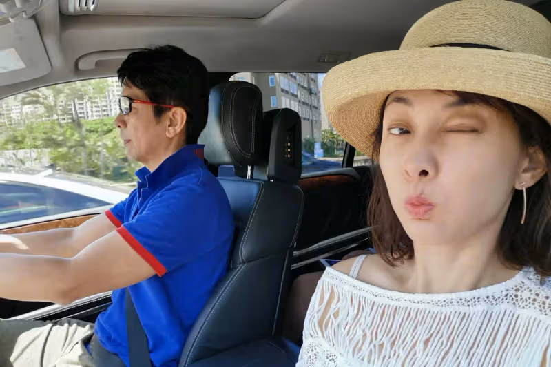 牛莉曬與丈夫合照,親自闢謠離婚,老戲骨也炒作?還被質疑整容
