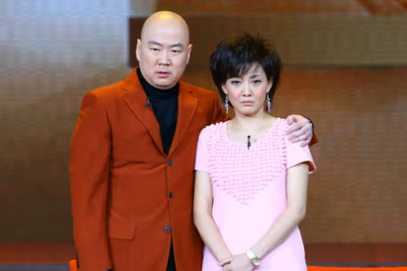 牛莉曬與丈夫合照，親自闢謠離婚，老戲骨也炒作？還被質疑整容
