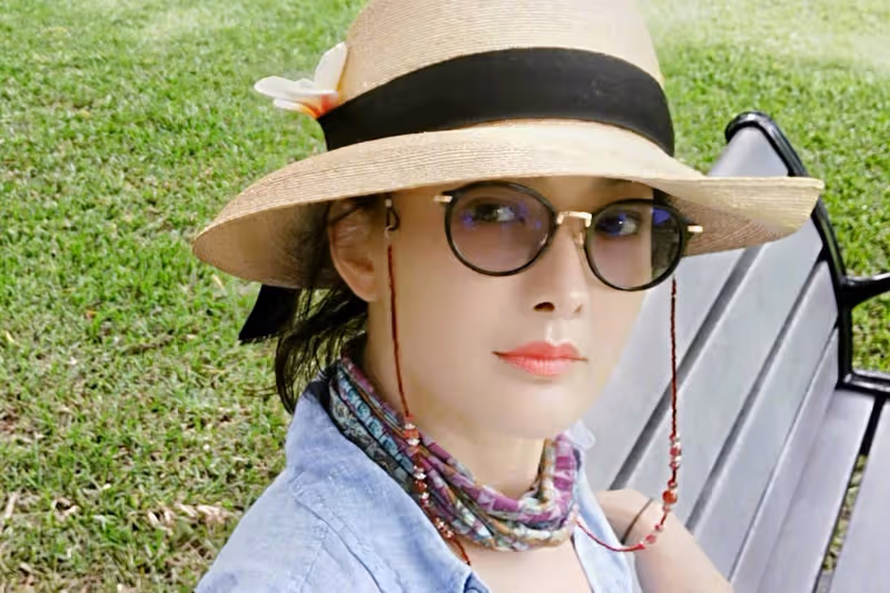 牛莉曬與丈夫合照，親自闢謠離婚，老戲骨也炒作？還被質疑整容