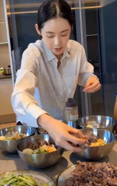 秋瓷炫一家5口同住北京新房,做飯先端給公公婆婆,於曉光享福了