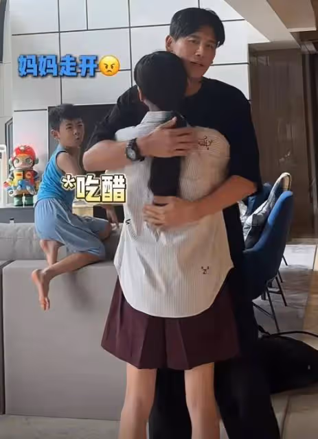 秋瓷炫一家5口同住北京新房,做飯先端給公公婆婆,於曉光享福了