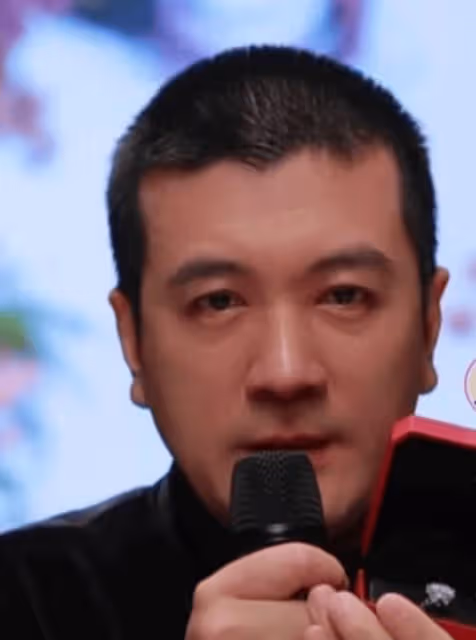 看到誓要追回黃聖依的楊子,才發現黃聖依離婚,離了個「寂寞」