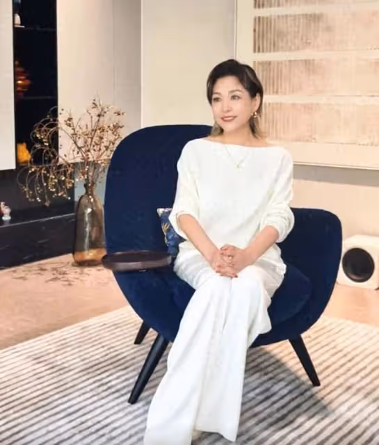 54歲李靜自曝瘦55斤,和21歲女兒一樣苗條,更顯年輕實現逆生長