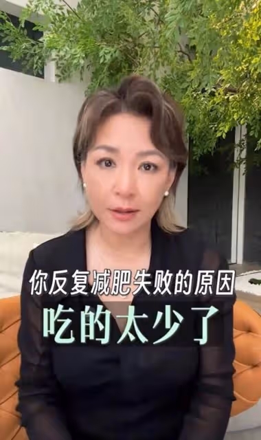 54歲李靜自曝瘦55斤,和21歲女兒一樣苗條,更顯年輕實現逆生長