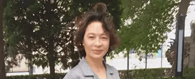 劉佳國家一級演員，和富豪結婚37年零緋聞，如今兒子是驕傲