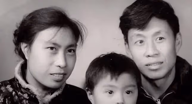 劉佳國家一級演員,和富豪結婚37年零緋聞,如今兒子是驕傲