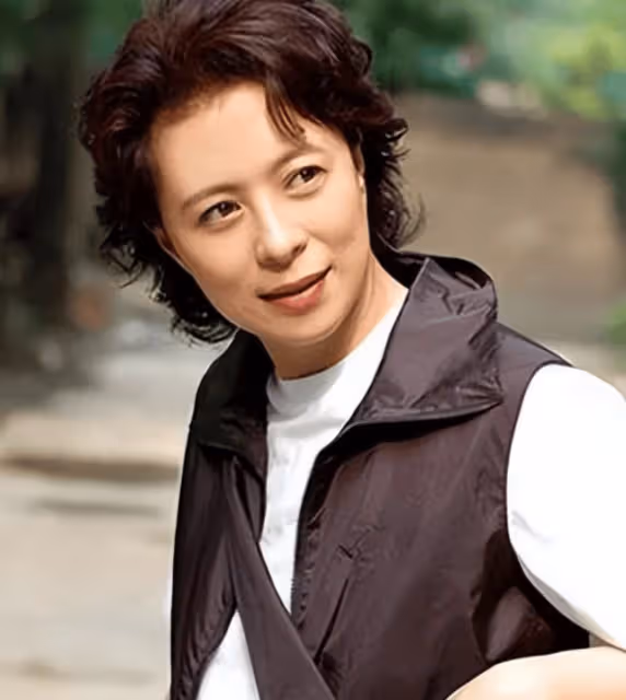 劉佳國家一級演員,和富豪結婚37年零緋聞,如今兒子是驕傲