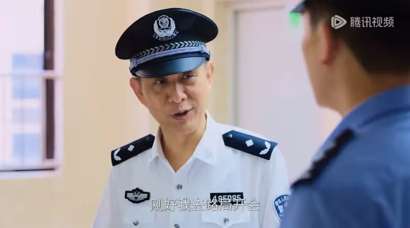 《駐站》為何都願意提拔張彥斌,看看他的人脈資源就懂了,很現實