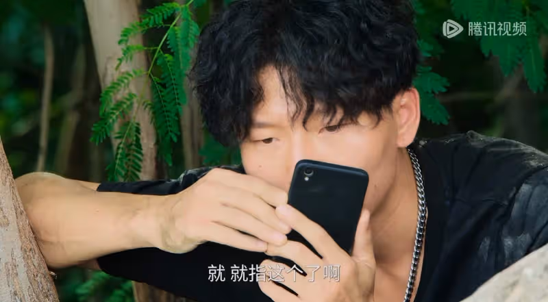 《駐站》為何都願意提拔張彥斌,看看他的人脈資源就懂了,很現實