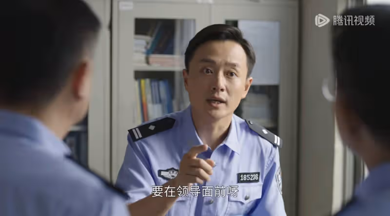 《駐站》為何都願意提拔張彥斌,看看他的人脈資源就懂了,很現實