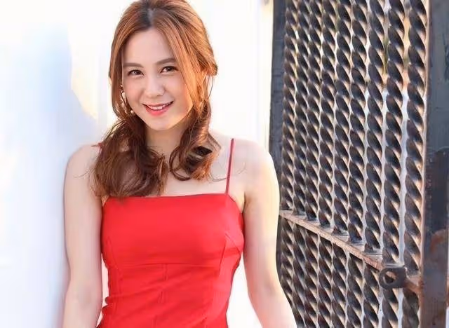 TVB前女星宣布和男友分手，離巢後陷經濟困難，到茶餐廳兼職斬雞