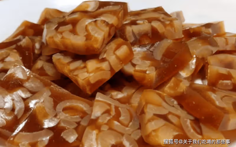 做豬皮凍,一斤豬皮放多少水?記住一個比例,皮凍爽滑Q彈,透亮