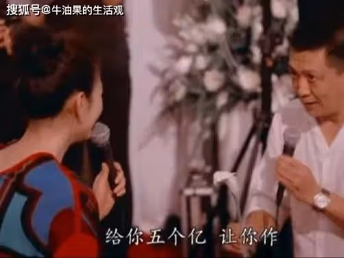 李小冉氣到發抖後，哭著向劉曉慶道歉，慶奶遲到的原因找到了