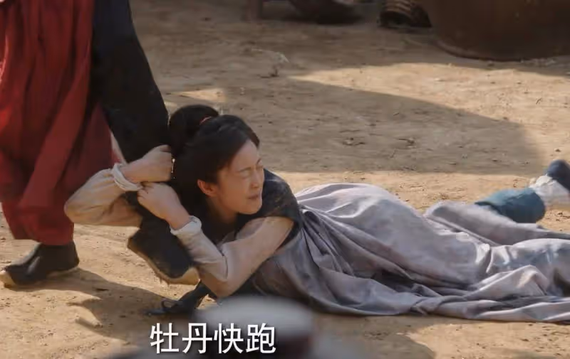 《國色芳華》：豬隊友！這個拎不清的女人，活生生毀了兩個獨立的女