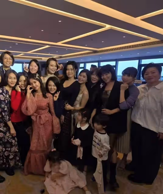 蔡依林一家為媽媽慶70大壽，蔡媽媽比耶狀態好