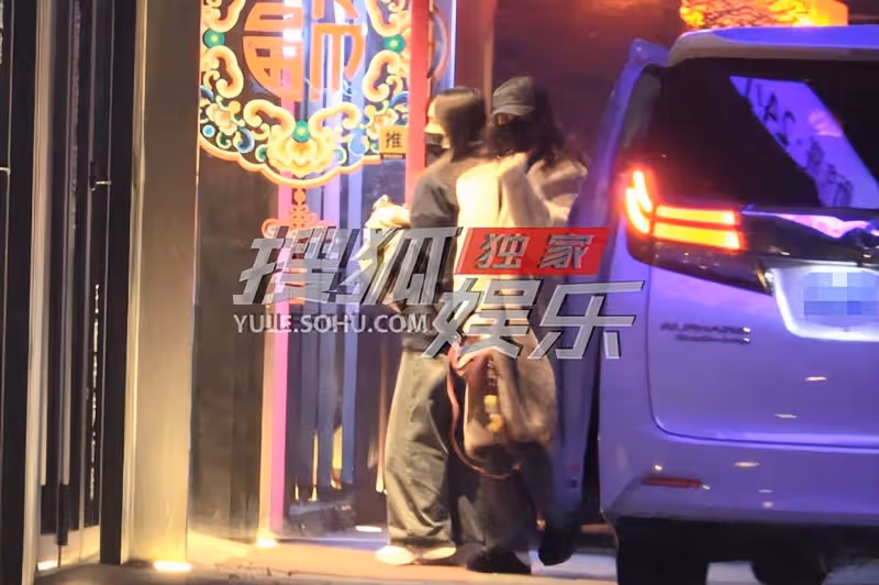 劉亦菲與朋友聚餐至凌晨，生圖美貌出眾氣色超好