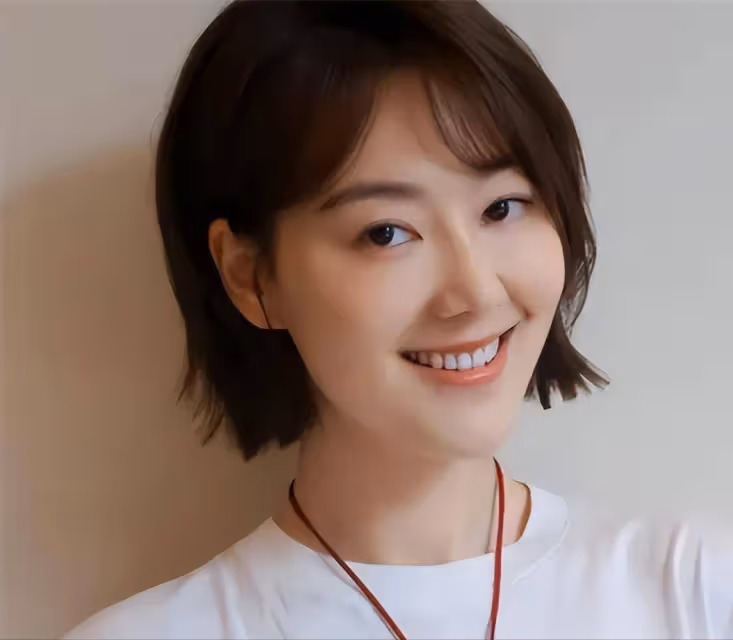 王冠首曬夫妻合照,老公身高180膚色偏黑,倆人牽手相擁好甜蜜