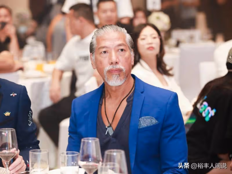 張耀揚現身TVB頒獎典禮!再現「烏鴉」經典動作,言行舉止獲稱讚