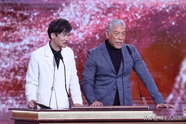 張耀揚現身TVB頒獎典禮!再現「烏鴉」經典動作,言行舉止獲稱讚