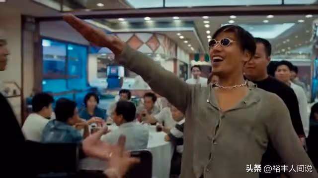 張耀揚現身TVB頒獎典禮!再現「烏鴉」經典動作,言行舉止獲稱讚