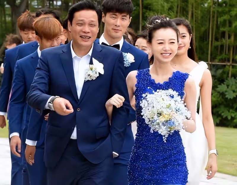 足球明星范志毅:一婚娶空姐,二婚娶模特,三婚娶小17歲美女演員