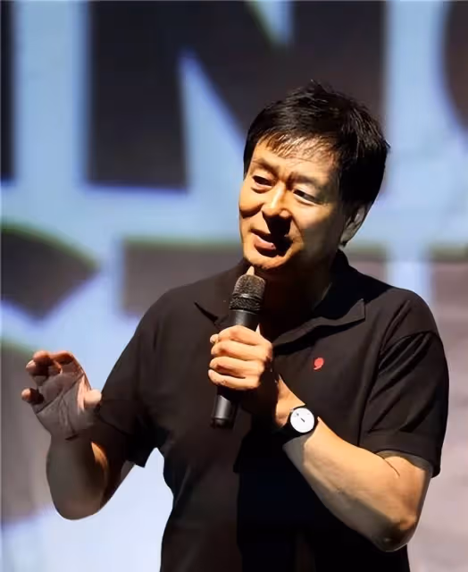 濮存昕:家人相繼去世,如今71歲不敢老去,還要照顧年邁的老母親