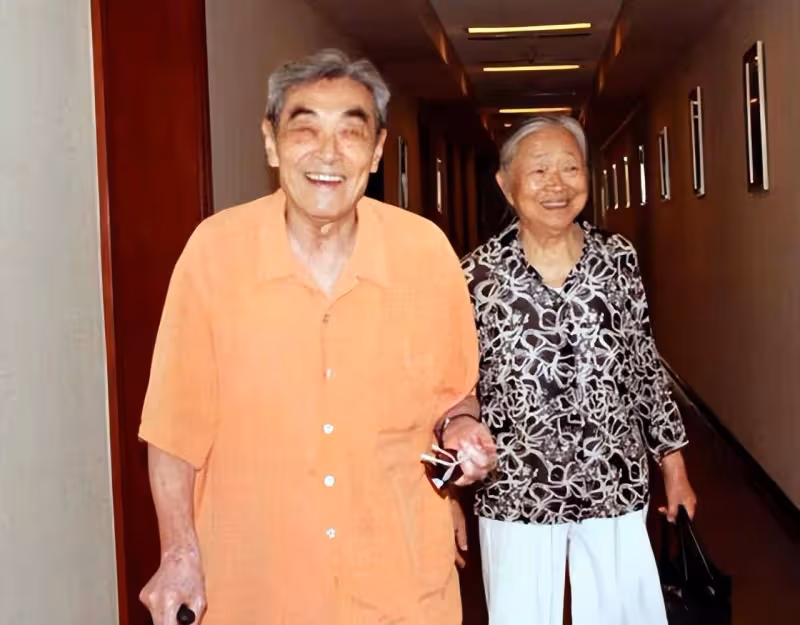 濮存昕:家人相繼去世,如今71歲不敢老去,還要照顧年邁的老母親