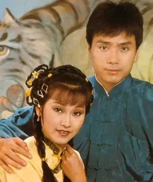 亞視「萬年老二」與友人敘舊,與潘志文兄妹相稱,婚姻狀態成謎