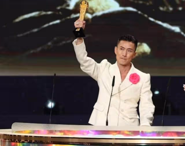 婚變?48歲TVB視帝被指無戴婚戒兼獨自帶娃,五年婚姻疑似亮紅燈