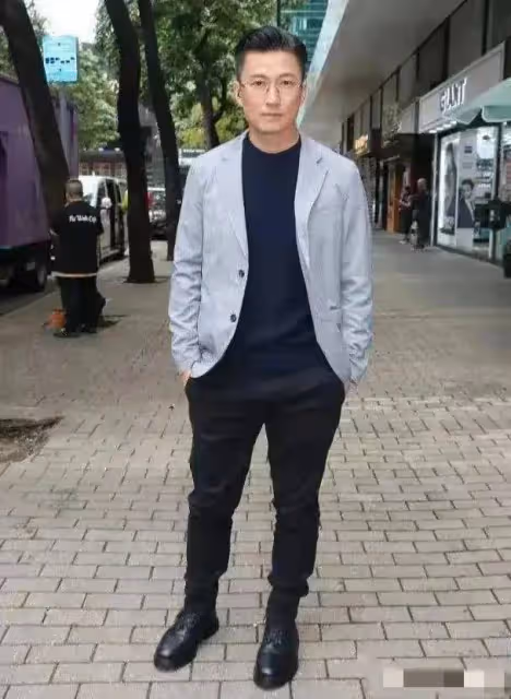 陳山聰被傳婚變?拍視頻力破傳聞,軟飯男蛻變視帝,如今幸福美滿