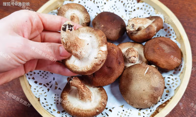 同樣是香菇,「平滑」和「有裂口」哪個好?區別很大,別買錯了!