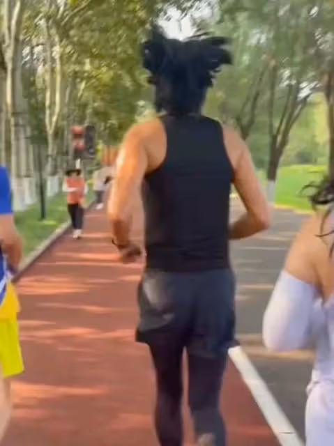 看到69歲周潤發現狀我才明白，他為何被人唾棄，吳孟達說對了