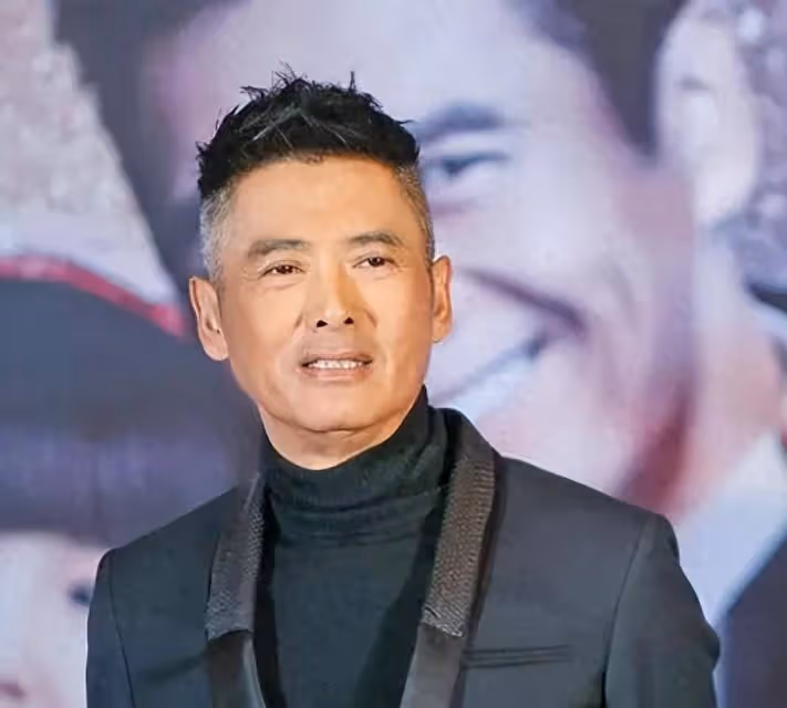 看到69歲周潤發現狀我才明白,他為何被人唾棄,吳孟達說對了