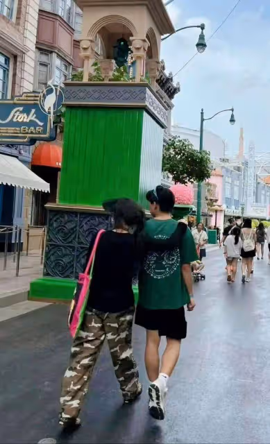 張柏芝小兒子謝振南正面照曝光,顏值比大哥還帥!結合了父母基因
