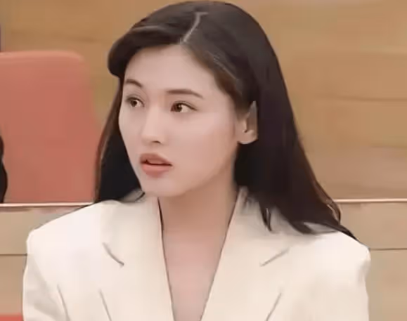 她曾是選美冠軍,演《父母愛情》翻紅,嫁大5歲香港丈夫,54歲張延如今怎麼樣了?